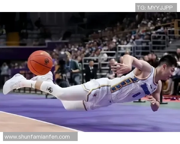 方硕在篮球赛场上的崛起与挑战解析，如何成为新一代球员的榜样