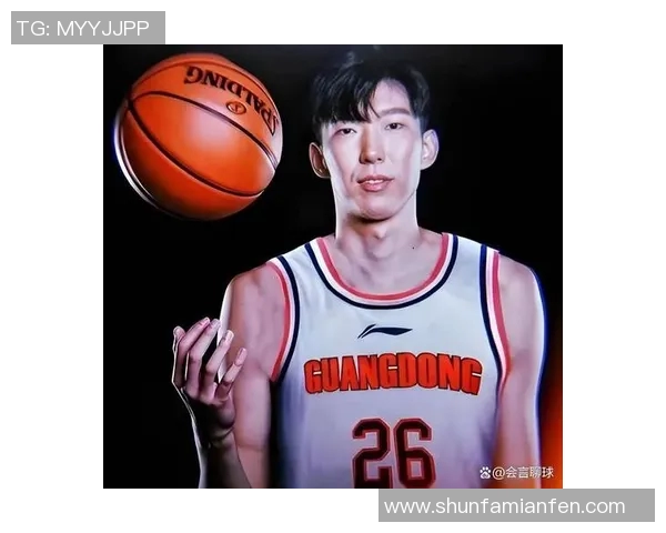 周琦在CBA比赛中表现抢眼，被誉为当之无愧的篮球天才