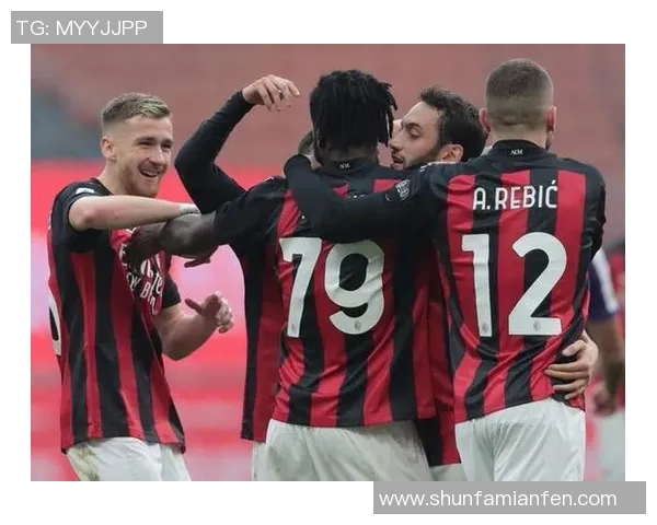 意甲联赛：AC米兰击败那不勒斯，登顶积分榜领先尤文图斯