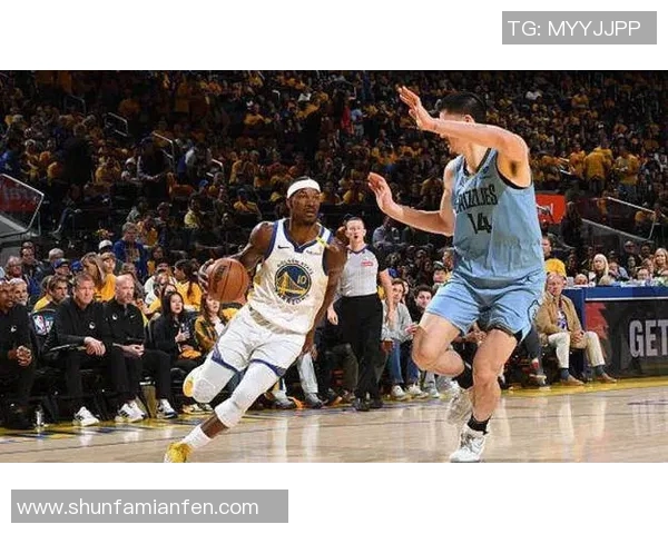 勇士队力克火箭队以122比103取得胜利展现强大团队实力