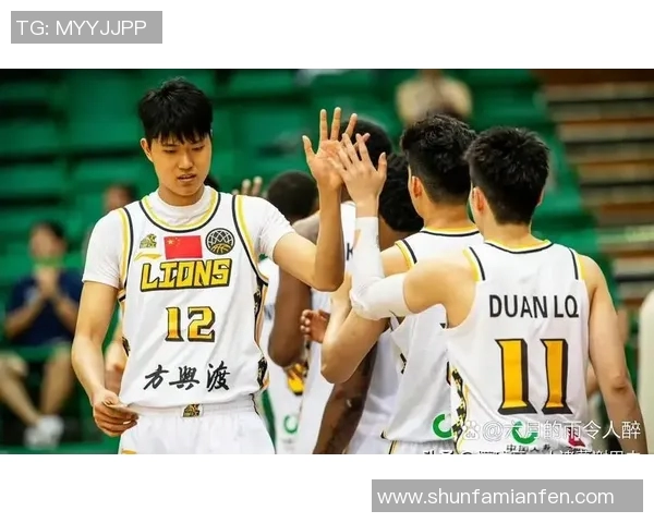 CBA联赛精彩对决辽宁队迎战上海队争夺胜利荣耀